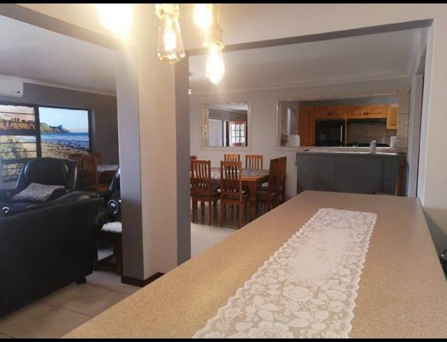 5 BEDROOM HOUSE FOR SALE IN FRAAIUITSIG